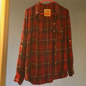 Red, white and blue plaid shirt 👚 button up